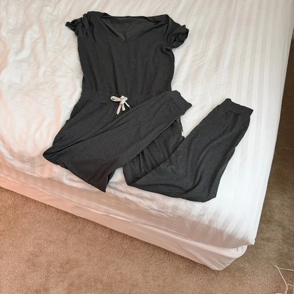 Vuori Olive Green Short-Sleeve Relaxed Jumpsuit - Picture 2 of 4